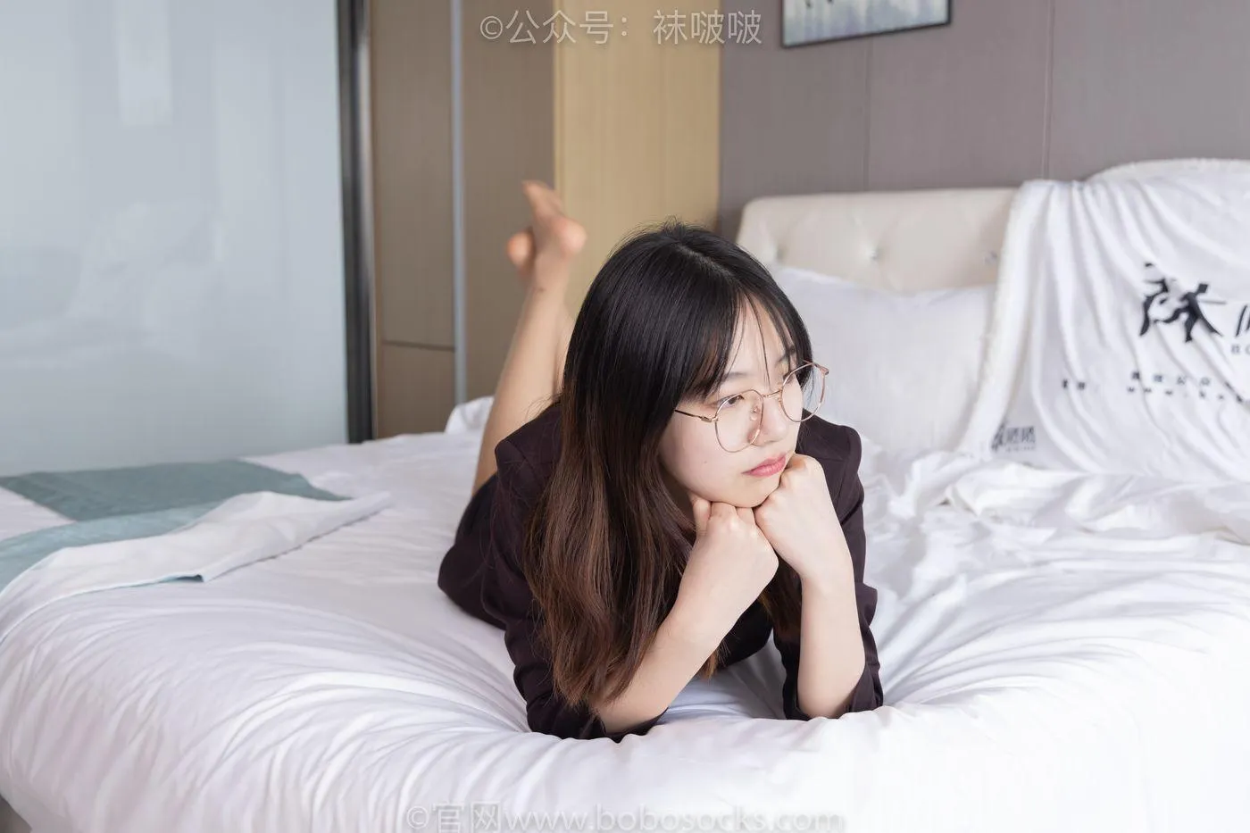 [BoBoSocks袜啵啵]NO.078 小甜豆-招行制服、平底鞋、灰丝 [139P]插图3